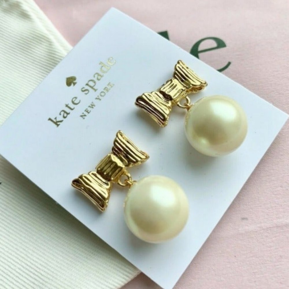 NWT! Kate Spade NY All Wrapped Up Pearl Earrings!
